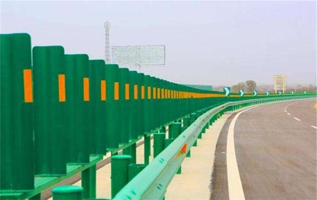 南宁高速公路孔型护栏板